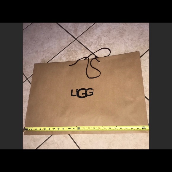 UGG GIFT BAG ADD TO BUNDLE!!! - Picture 5 of 6